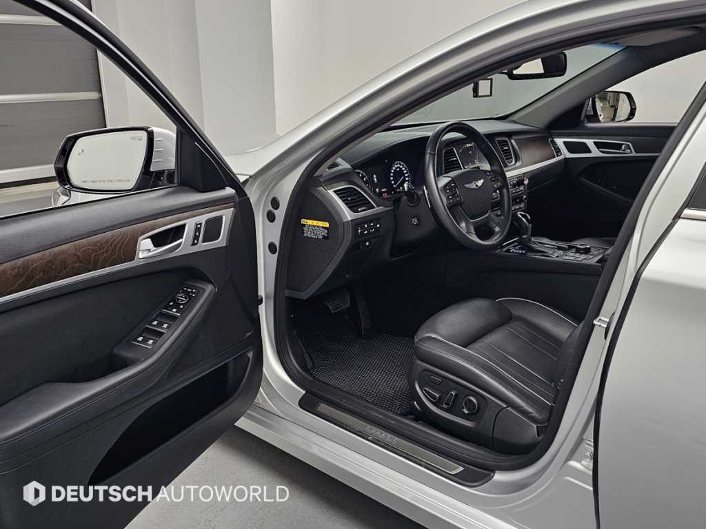 Hyundai Genesis — photo 11