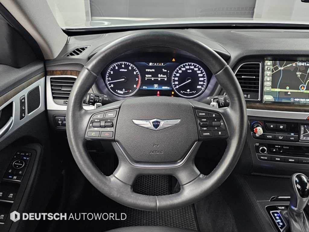 Hyundai Genesis — photo 13