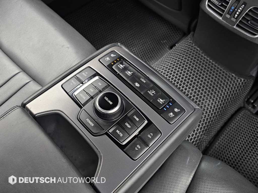 Hyundai Genesis — photo 16