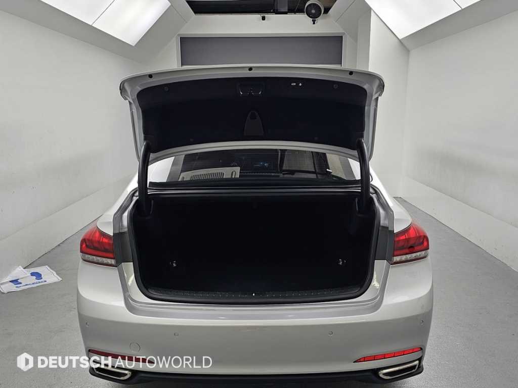Hyundai Genesis — photo 19