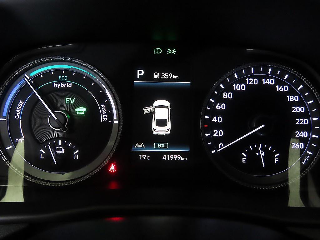 Hyundai Sonata — photo 09