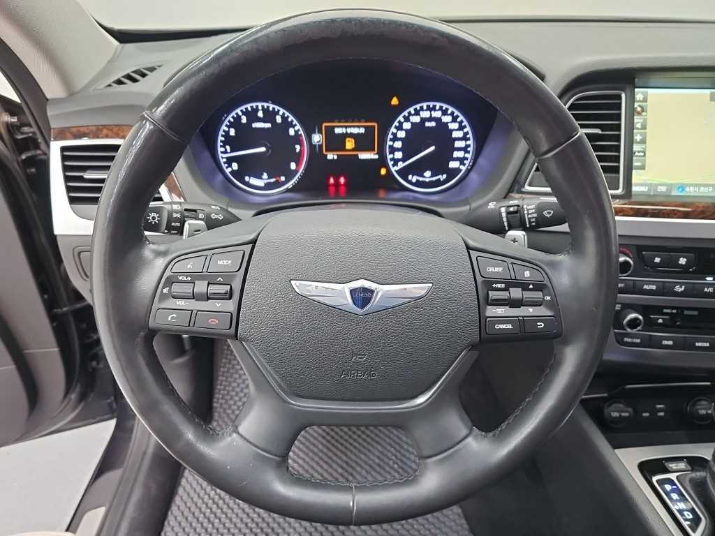 Hyundai Genesis — photo 09