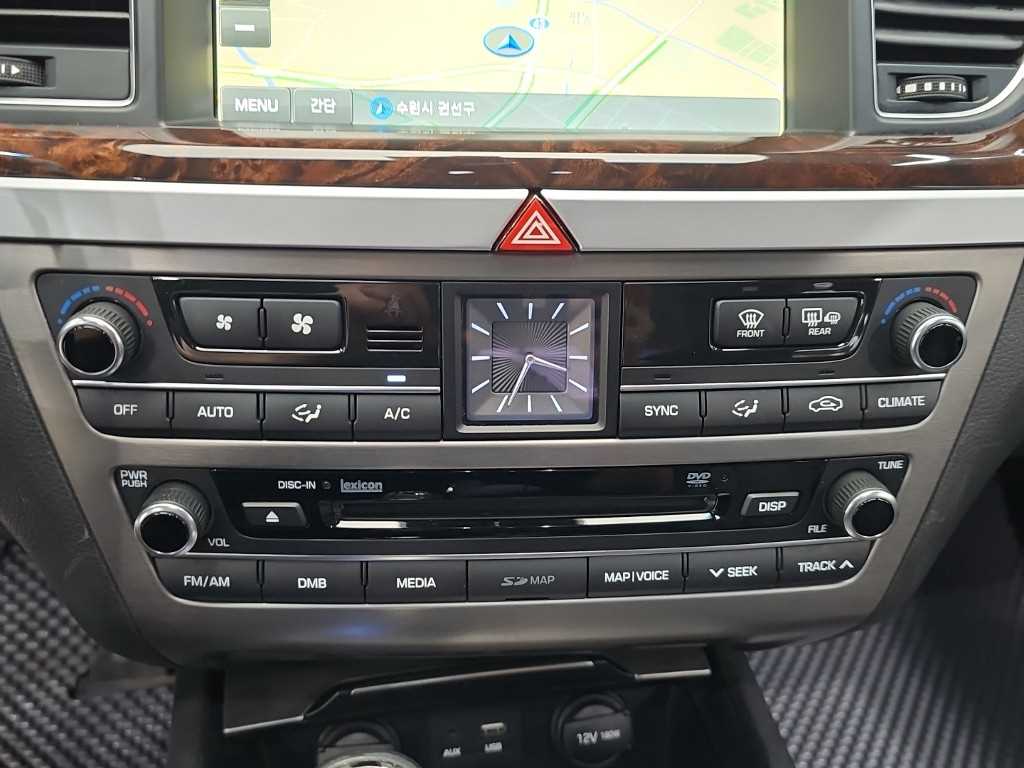 Hyundai Genesis — photo 10