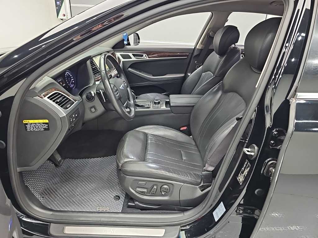 Hyundai Genesis — photo 11