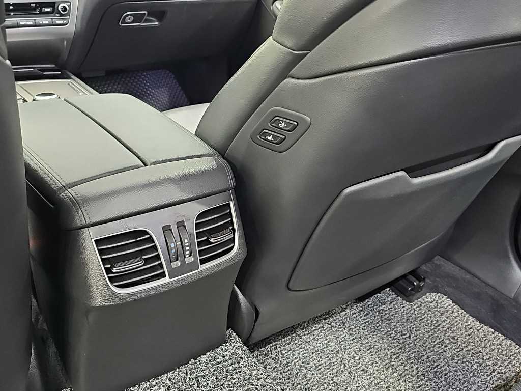 Hyundai Genesis — photo 14