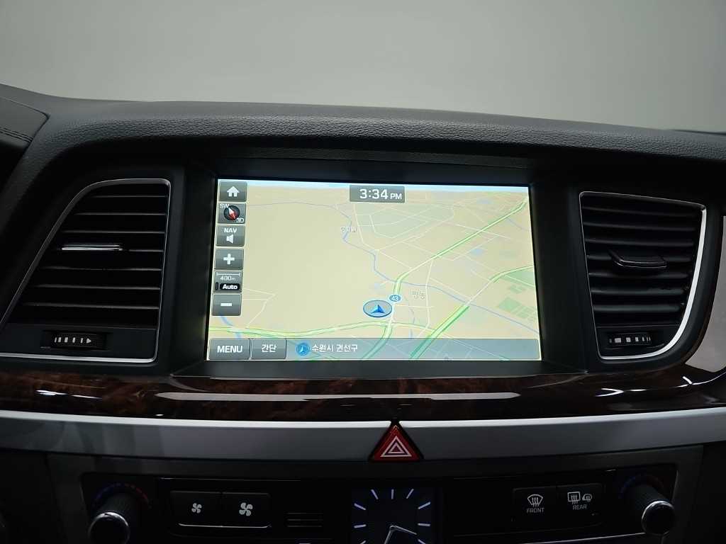 Hyundai Genesis — photo 16