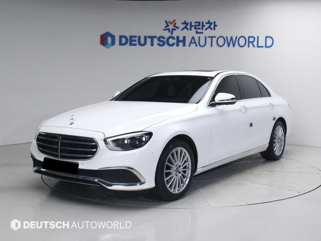 Mercedes-Benz E-Class — photo 01