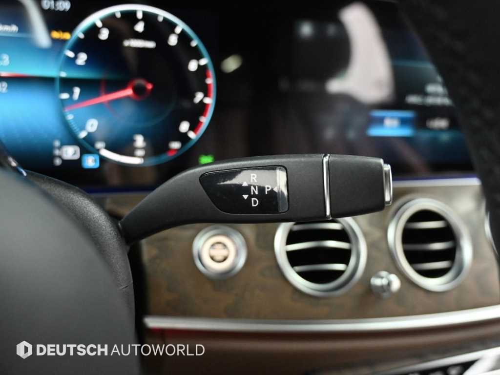 Mercedes-Benz E-Class — photo 09