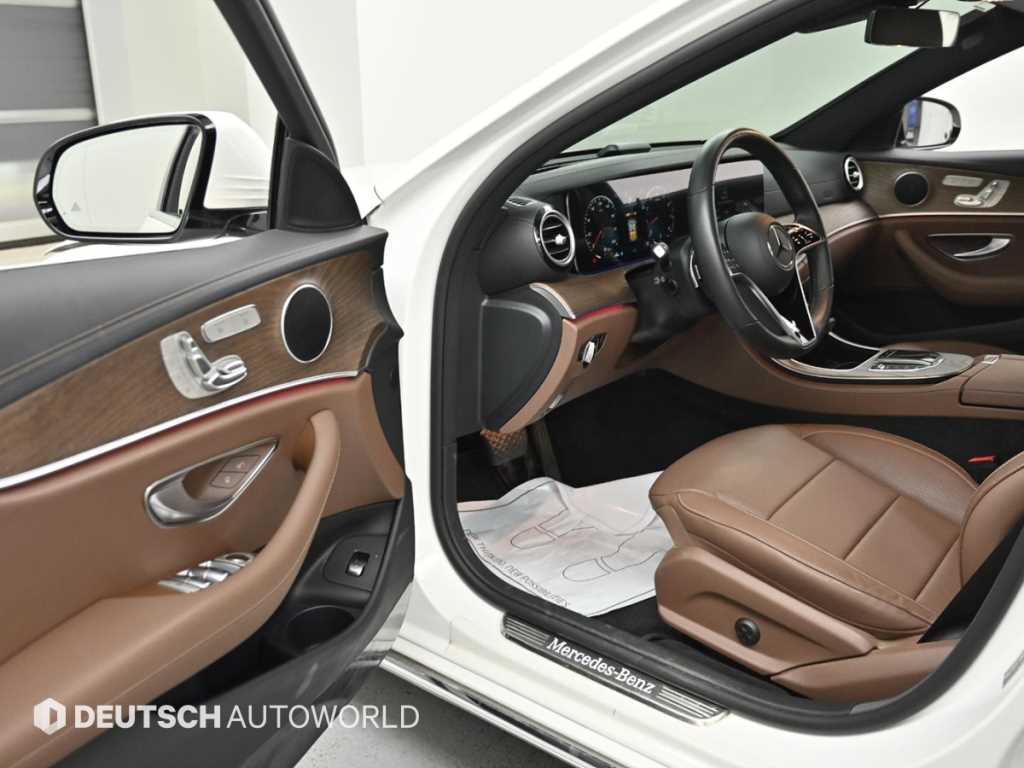Mercedes-Benz E-Class — photo 11