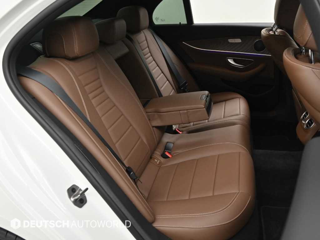 Mercedes-Benz E-Class — photo 12