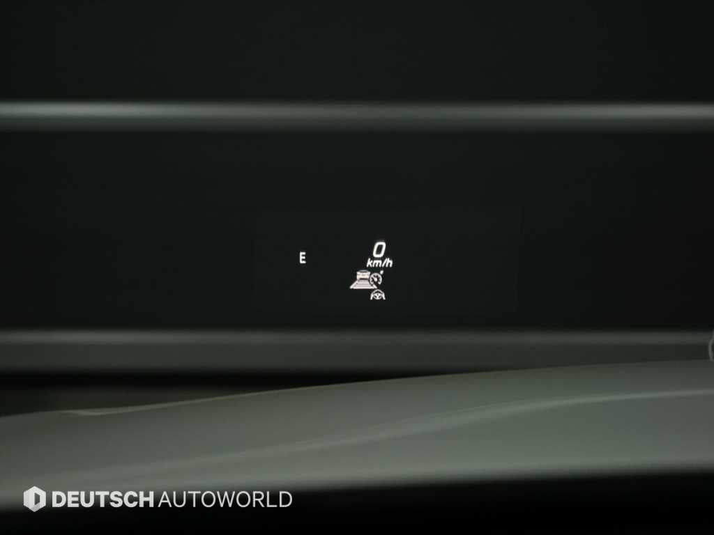 Mercedes-Benz E-Class — photo 18