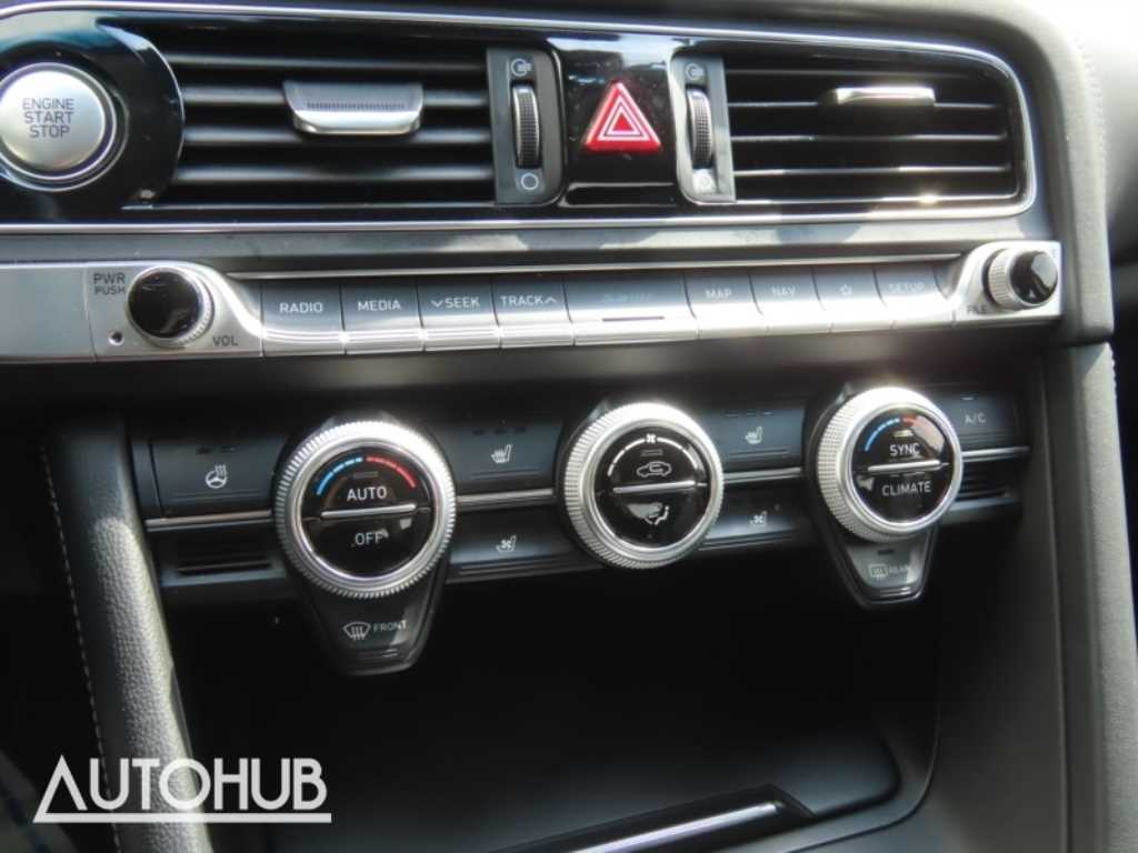 Genesis G70 — photo 08