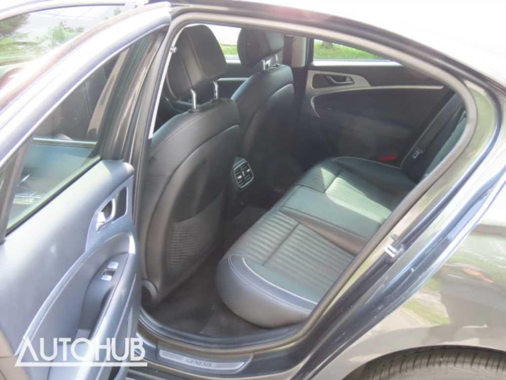 Genesis G70 — photo 15