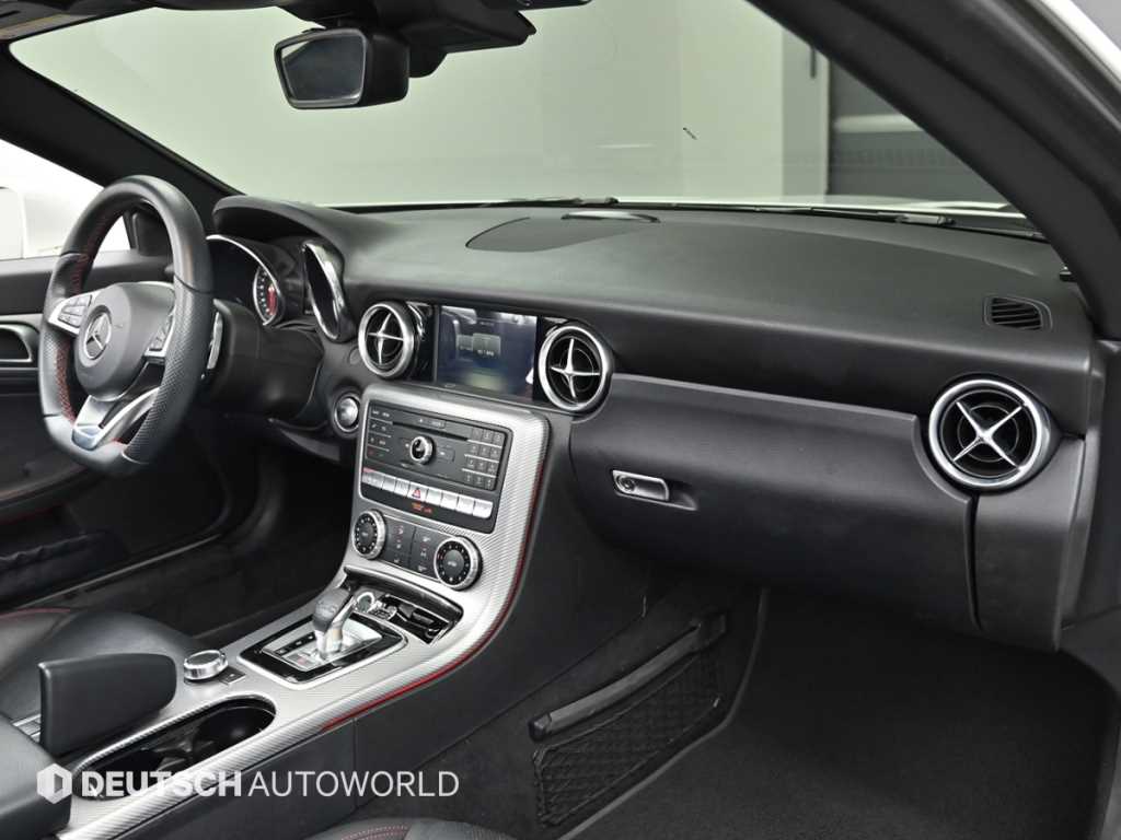Mercedes-Benz SLC-Class — photo 07