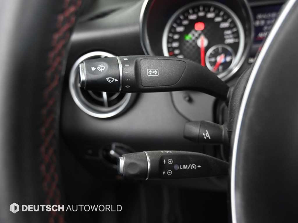 Mercedes-Benz SLC-Class — photo 12