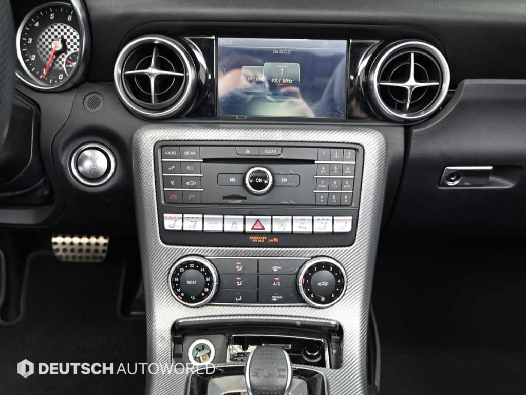 Mercedes-Benz SLC-Class — photo 14