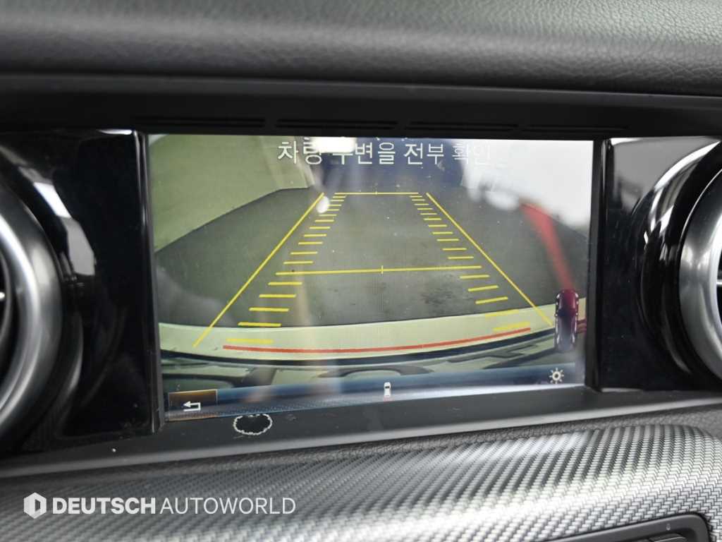 Mercedes-Benz SLC-Class — photo 15