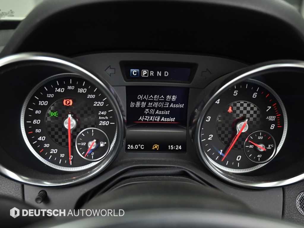 Mercedes-Benz SLC-Class — photo 16