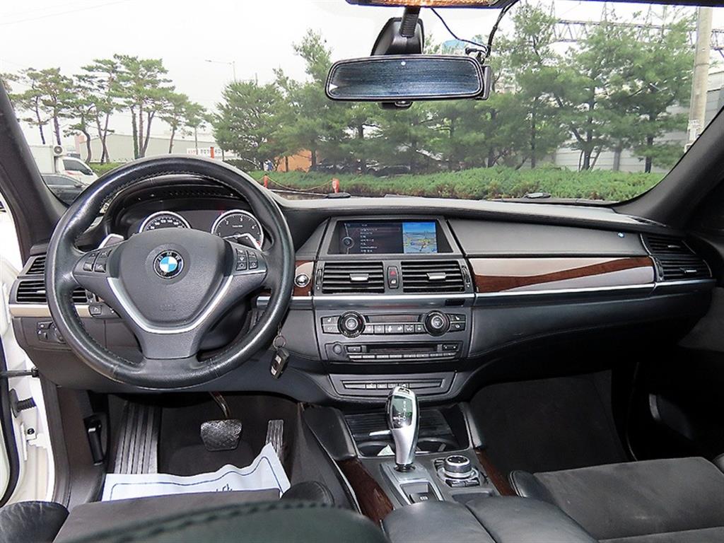 BMW X6 — photo 07