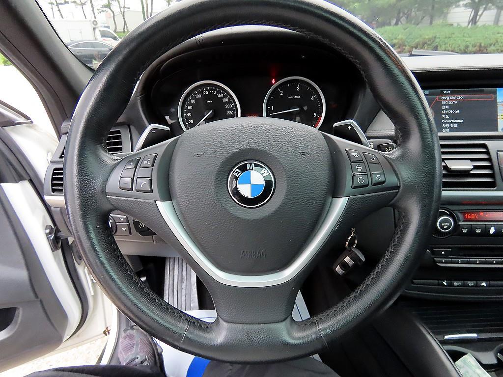 BMW X6 — photo 08