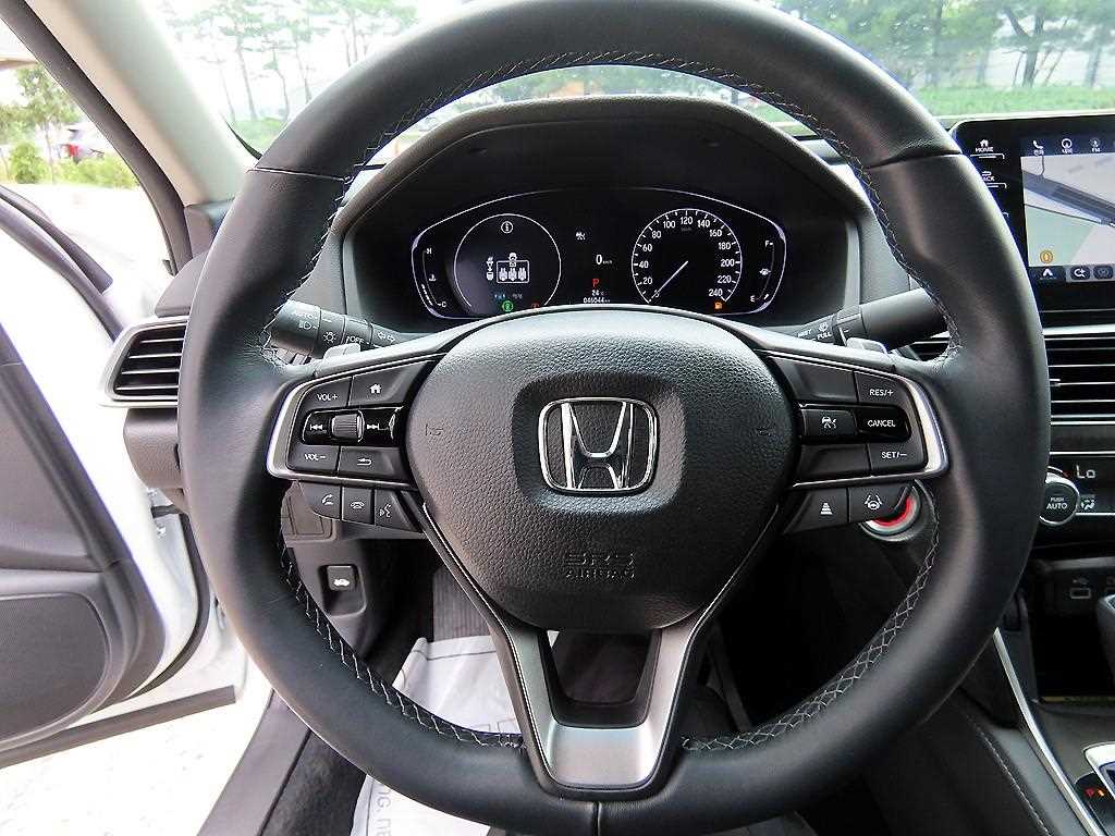 Honda Accord — photo 08