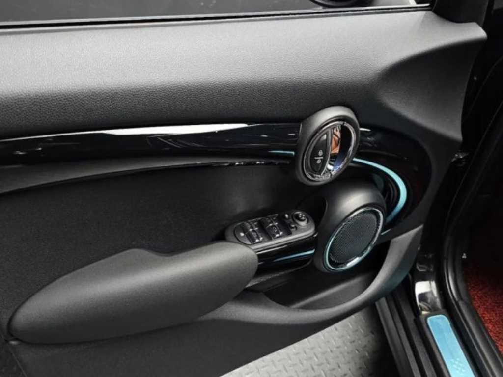 Mini Cooper — photo 13