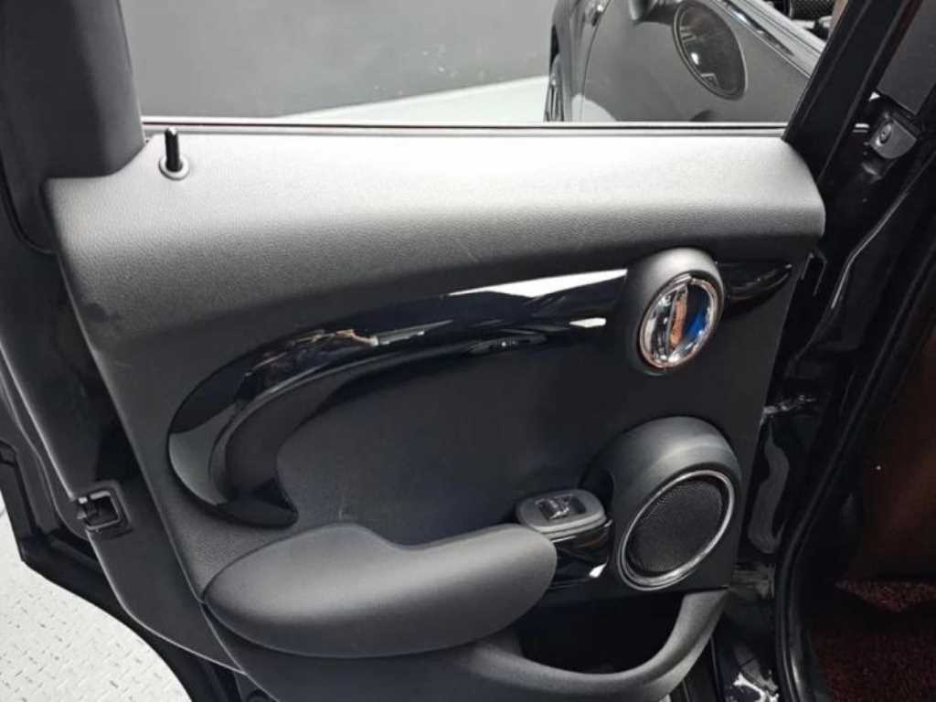 Mini Cooper — photo 14