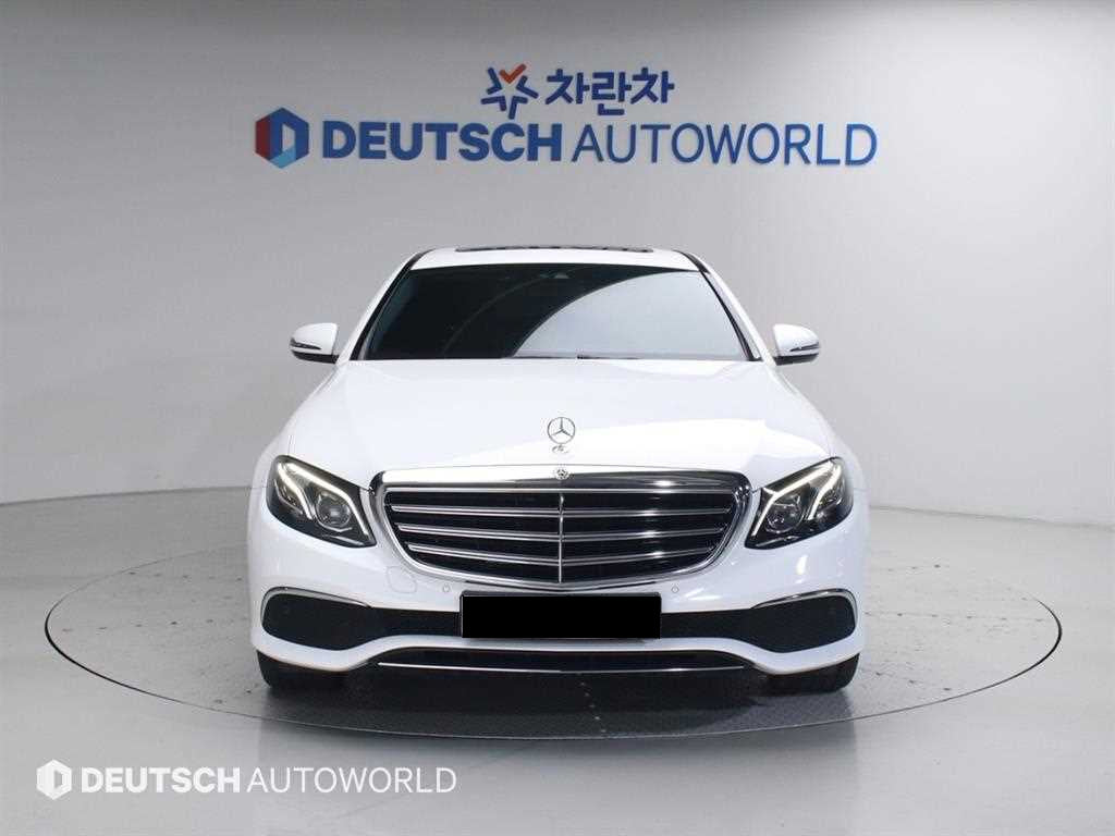 Mercedes-Benz E-Class — photo 03