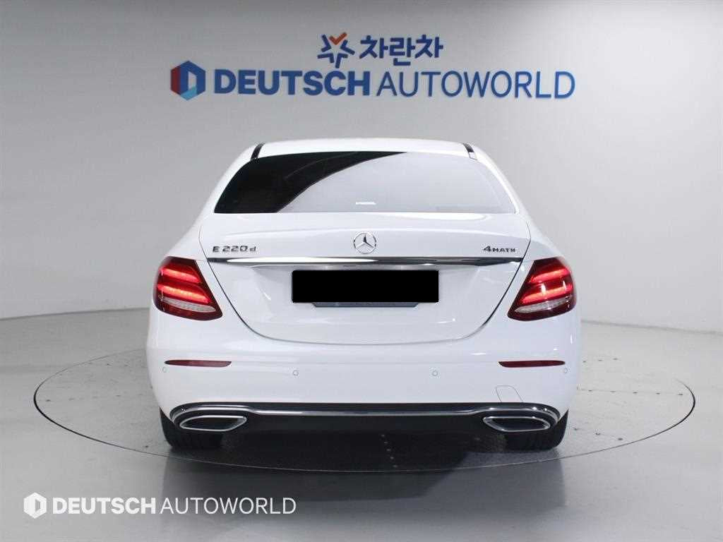 Mercedes-Benz E-Class — photo 04