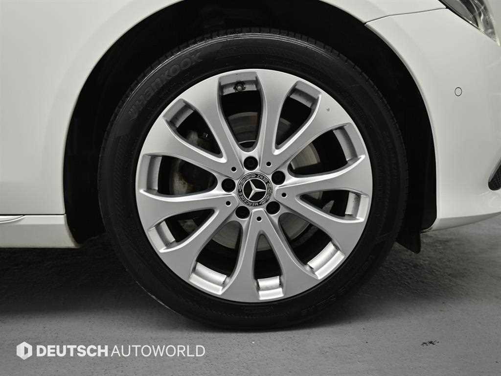 Mercedes-Benz E-Class — photo 05