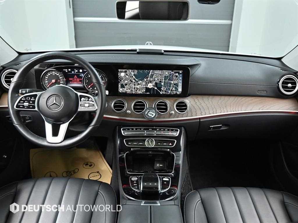 Mercedes-Benz E-Class — photo 07