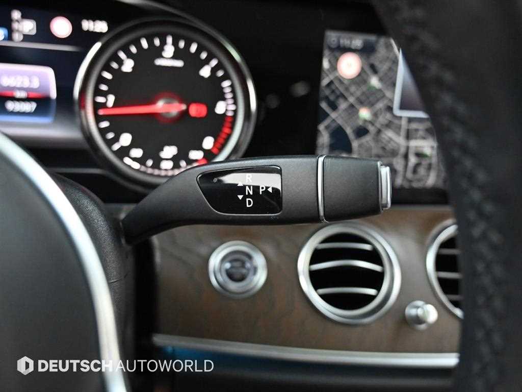 Mercedes-Benz E-Class — photo 09