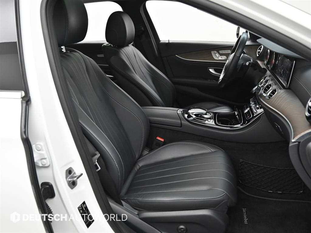 Mercedes-Benz E-Class — photo 10