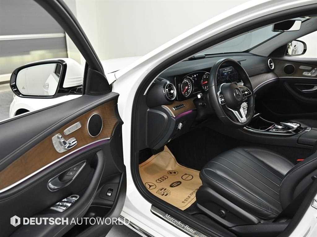 Mercedes-Benz E-Class — photo 11