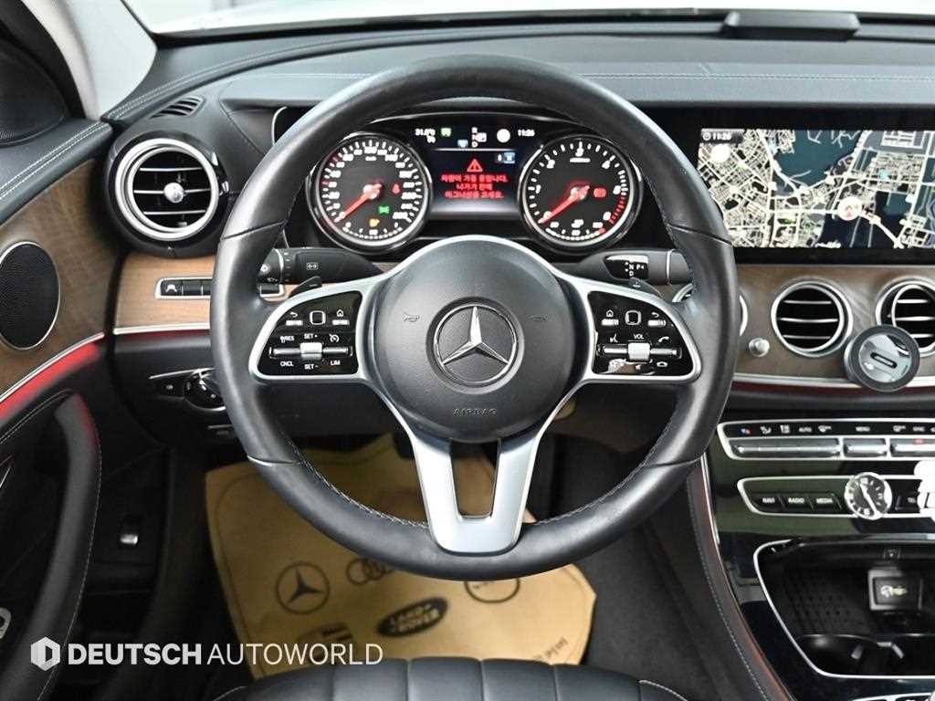Mercedes-Benz E-Class — photo 13