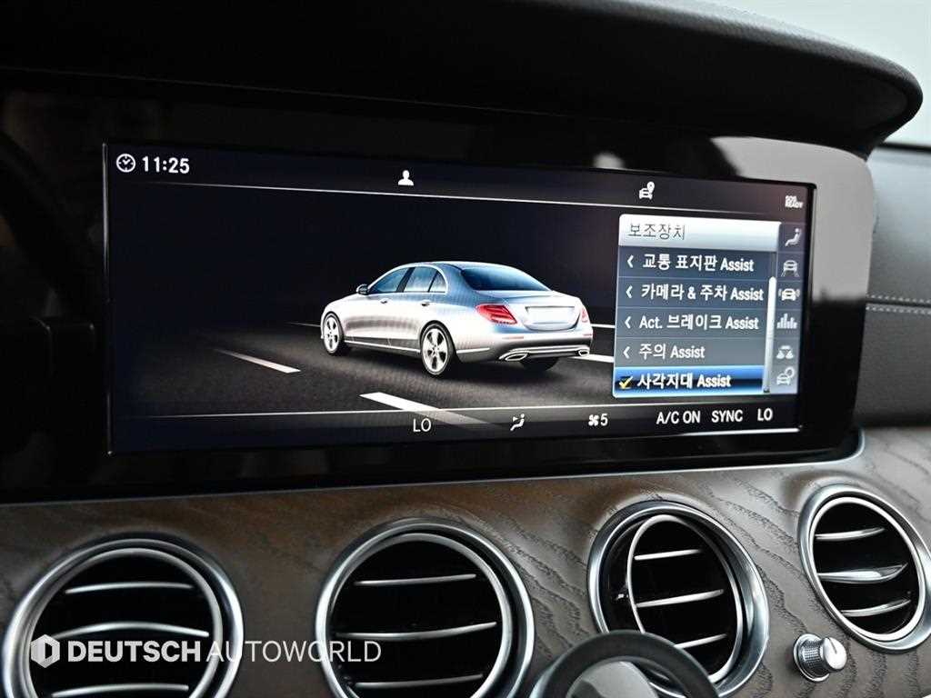 Mercedes-Benz E-Class — photo 17
