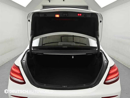 Mercedes-Benz E-Class — photo 19