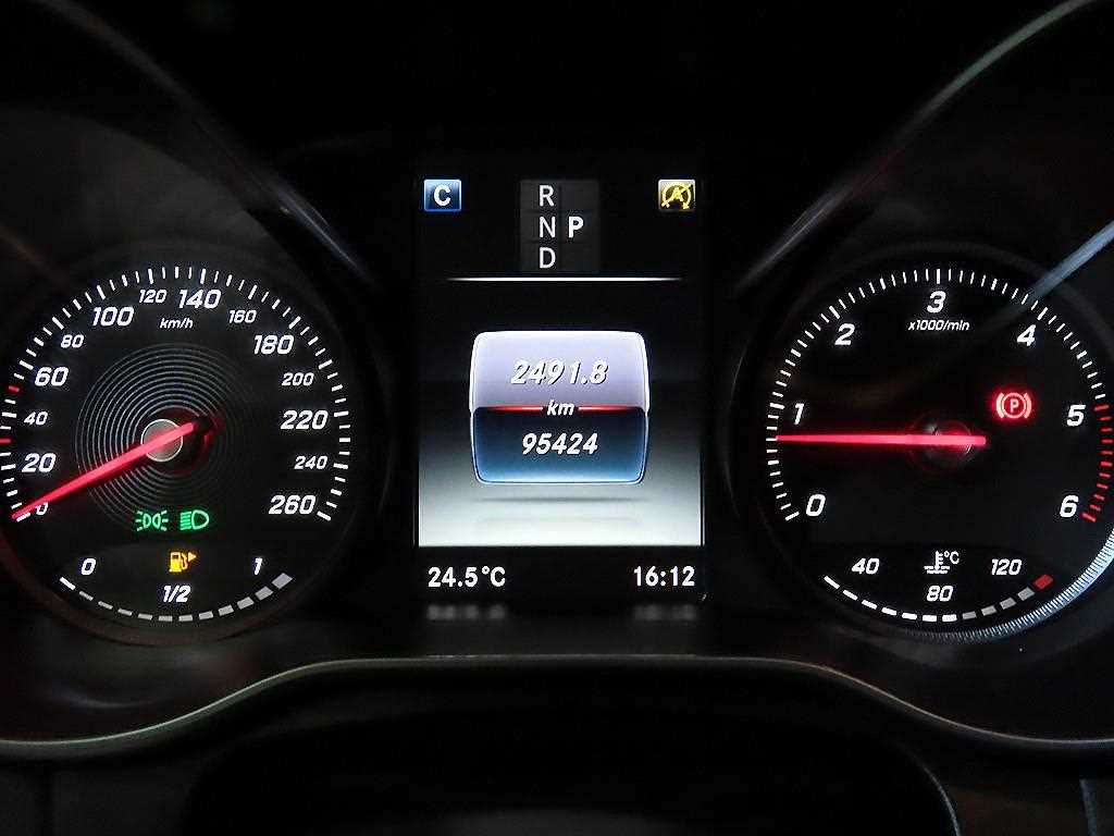 Mercedes-Benz GLC-Class — photo 09