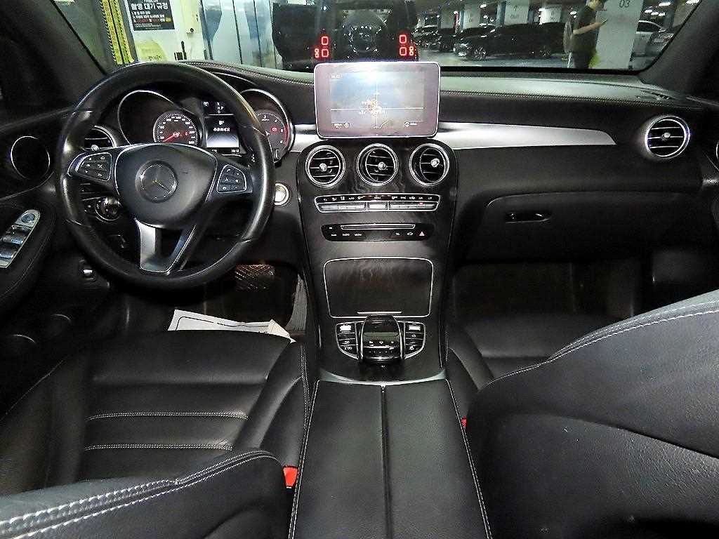 Mercedes-Benz GLC-Class — photo 10