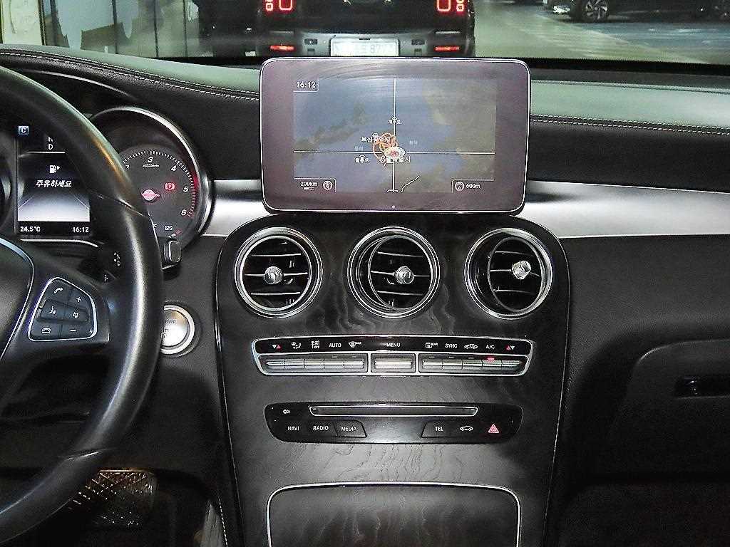 Mercedes-Benz GLC-Class — photo 11