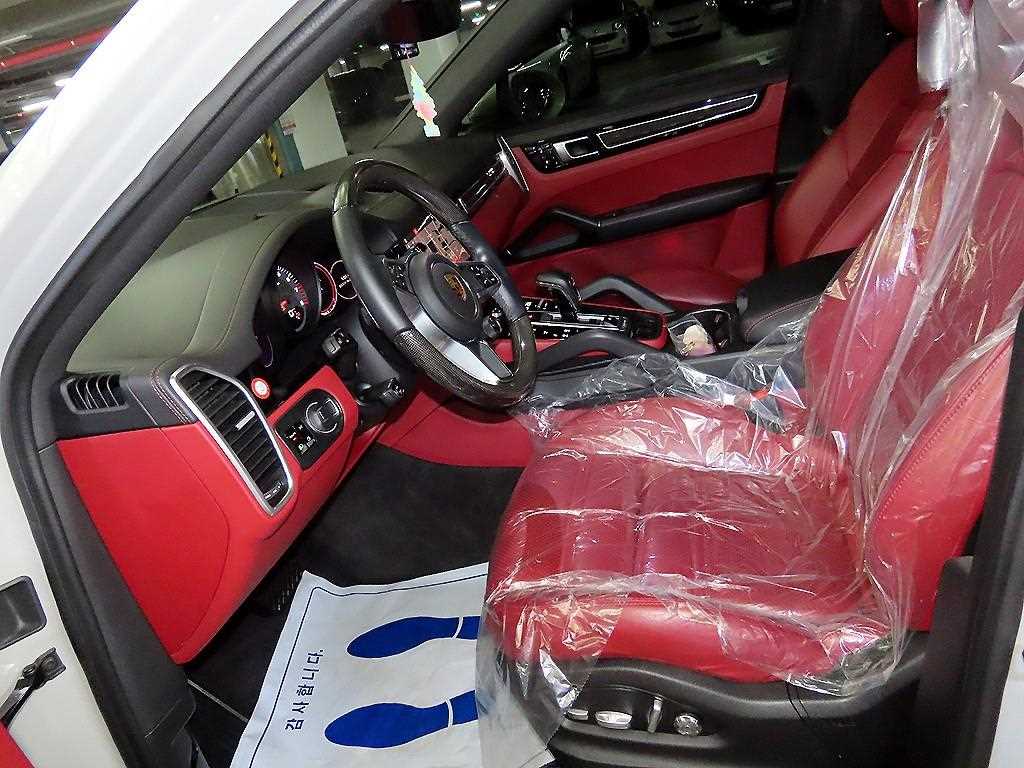Porsche Cayenne — photo 06