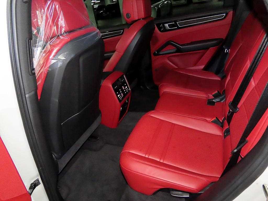 Porsche Cayenne — photo 07
