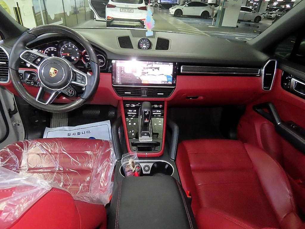 Porsche Cayenne — photo 10