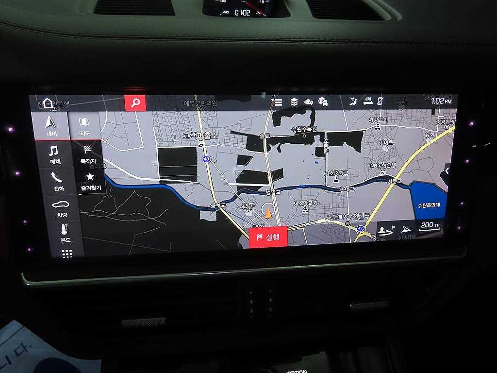 Porsche Cayenne — photo 13