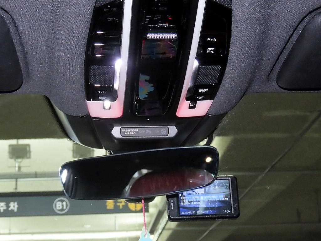 Porsche Cayenne — photo 14