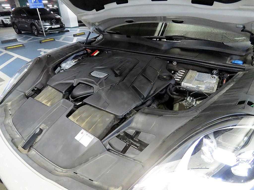 Porsche Cayenne — photo 19