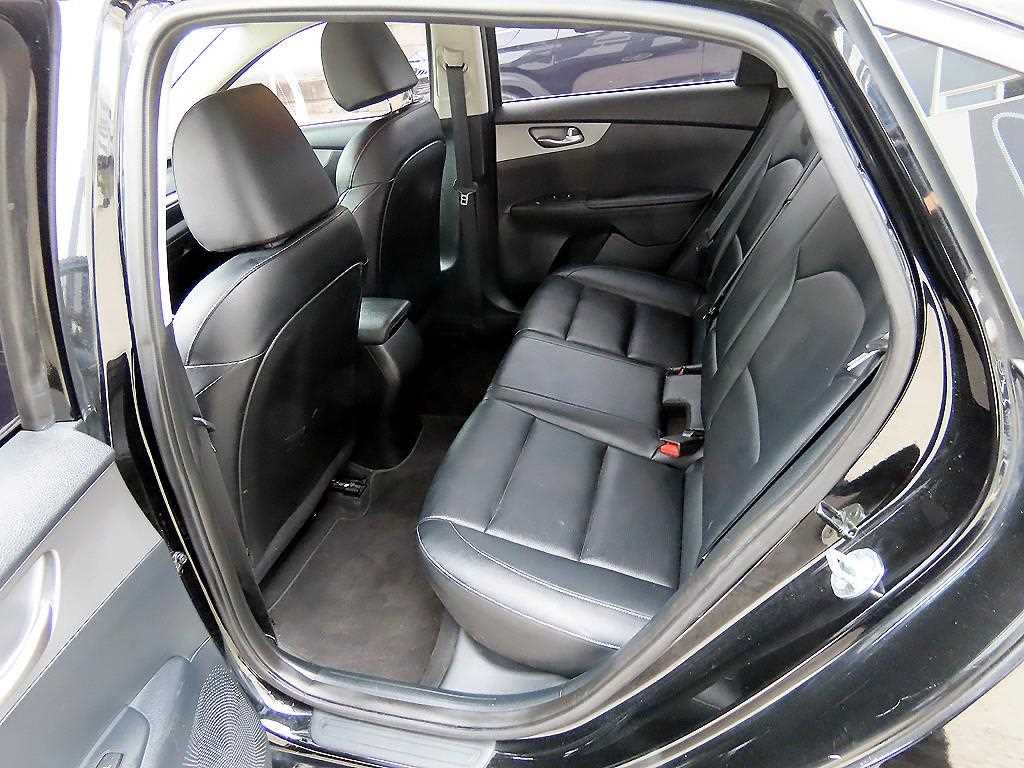 Kia K3 — photo 06