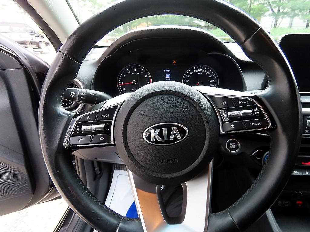 Kia K3 — photo 08
