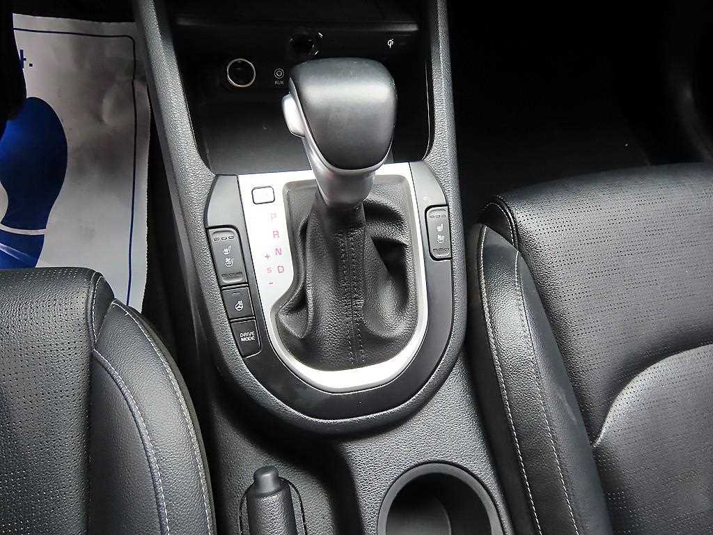Kia K3 — photo 09