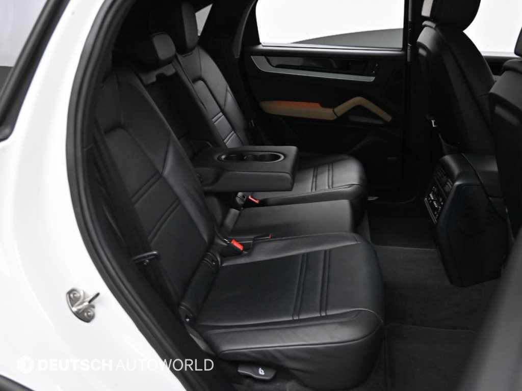 Porsche Cayenne — photo 12
